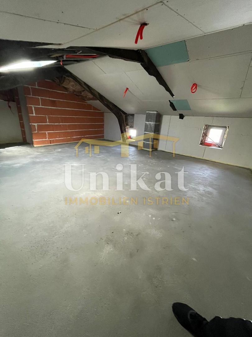 Casa in pietra vicino a Višnjan da completare